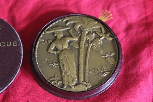 Médaille table en bronze - médaille,
