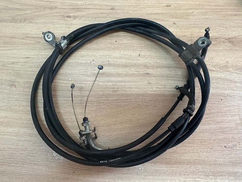 Une paire cable gaz - de,