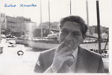 Photo signée de l'écrivain hongrois ARTHUR KOESTLER (1905-1983).