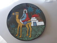 Plat en céramique émaillée décor orientaliste émaillé chameau + berbère