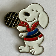 107 - Pin's BD PEANUTS - SNOOPY PETANQUE