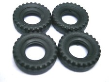 4 pneus dinky toys  17/8 éme à crampons noir pour 621 / 623 fourgons militaire