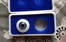 un oeil en verre 24  mm pour