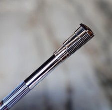 MAGNIFIQUE STYLO BILLE HARLEY-DAVIDSON PAR WATERMAN EN METAL LIGNES NOIRES