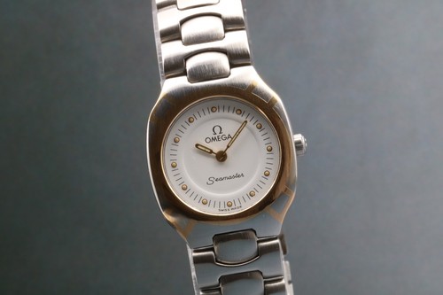 Presque comme neuve montre - [presque, neuve]