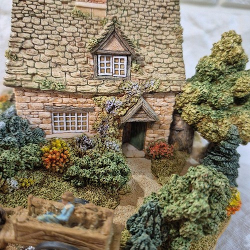 Lilliput lane cruck fin 1996 - cruck,