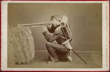 Delabarre, Bruxelles, militaire en tenue et position de combat. Vintage albumen 