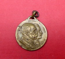 jolie médaille offerte par LE BON MARCHE paris clemenceau et foch 1917 / 1919