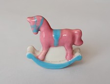 FEVE - "JOUETS VINTAGE COLORES 2024" -  LE CHEVAL A BASCULE  ROSE ET BLEU