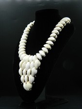 F9- Collier de Perles de