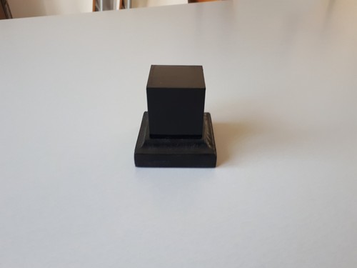 Socle noir brillant pour - ,