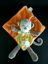 *. DOUDOU PLAT SIMBA NICOTOY SINGE ORANGE JAUNE BLEU GRIS POCHE VERT OISEAU  TBE