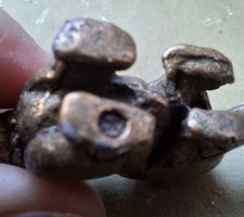 Animal chien ou autre sumérien reproduction des musées nationaux bronze