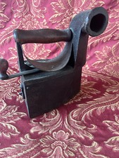 Rare fer à repasser Mondragon UC ancien 19ème siecle avec chambre à braise  