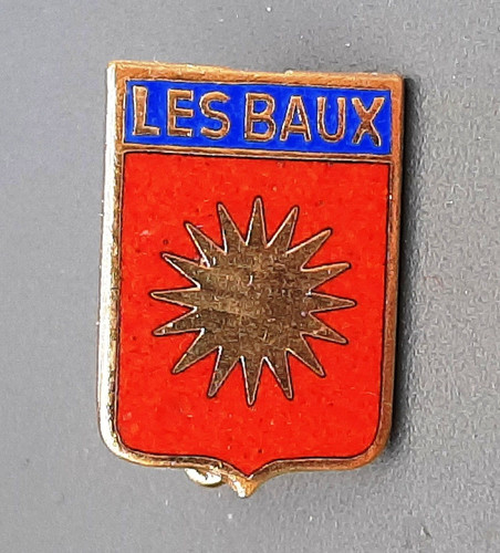 Insigne émail les baux - émail,