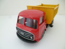 SUPERBE Ancien et authentique SAVIEM benne basculante CIJ