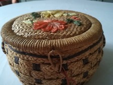 Ancienne Boite à couture/coffret osier/rotin/raphia Travailleuse capitonné tissu