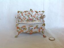 BASSANO Italie Bonbonnière boîte couverte faïence formant canapé Style Louis XV