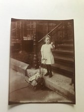 Snapshot Photo originale vintage enfant avec poupée jouet ancien Landau - SB553