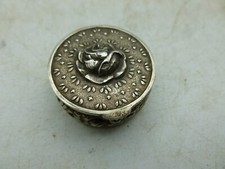 Pilulier en argent massif travail Anglais au Lion passant.