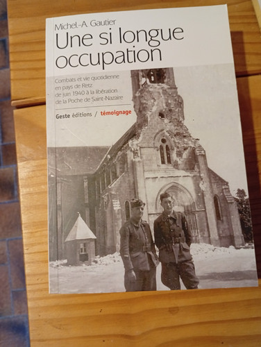 Une longue occupation - une, [en