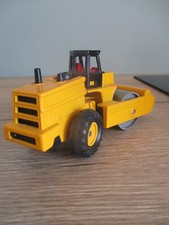 ENGIN DE CHANTIER ROULEAU