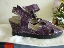 ARCHE: SANDALES NEUVES A TALONS COMPENSES ( Pointure 38)