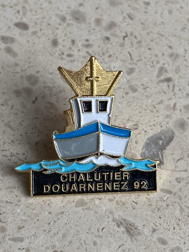 Pin chalutier douarnenez - pin’s,