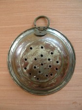 Ancien moule passoire égouttoir en laiton cuivre étamé de 15,9 cm 