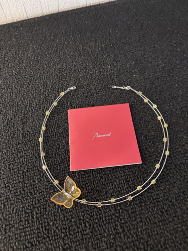 Collier ras cou papillon - du,