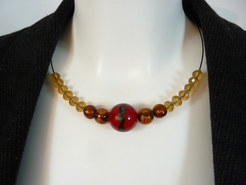 Collier ras de cou - ras,