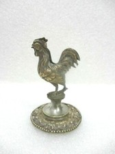 Petit coq sur socle en métal argenté