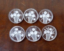 Lot 6 Boutons anciens en lucite - Décor pot de fleurs sculpté - Mercerie vintage