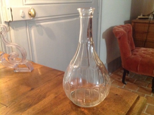 Petite carafe vin ou - , à