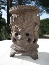 Pot sculpté divinité