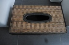 Boite à mouchoirs en bois osier beige brun et cuir noir Artisanat Indonésie