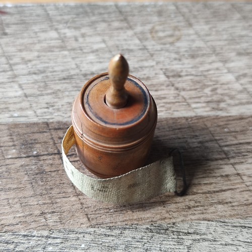 Metre ruban dans - ruban, boite