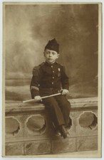 Enfant. Habit militaire. 131 sur col. Photographe Ch. Besson, Orléans circa 1910