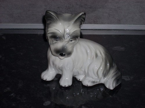 Statuette chien porcelaine - statuette,