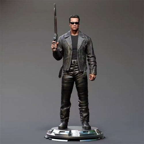 Figurine peindre terminator - à,
