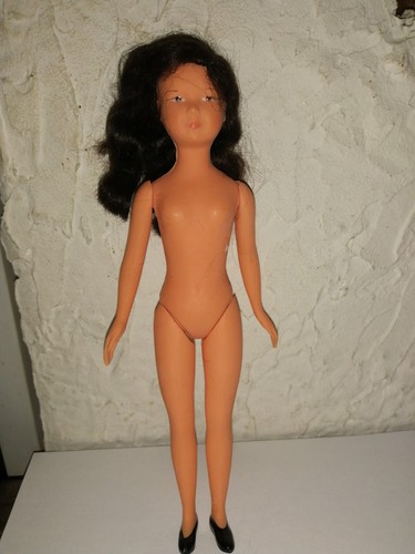 Ancienne petite poupée brune
