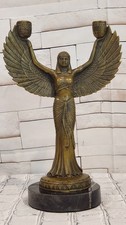 Isis Déesse Egyptienne Avec