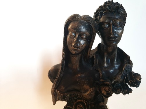 Sculpture sur socle - sur,
