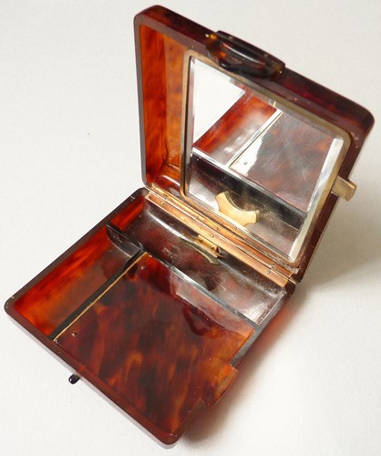 Boite poudrier minaudière