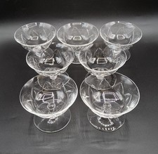 Série sept coupes à champagne cristal soufflé taillé signé Daum Nancy Art Déco