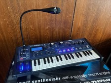 Synthétiseur Novation MiniNova 37 touches avec vocodeur avec boîte