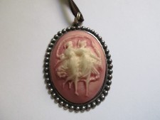 Collier cabochon camée rose
