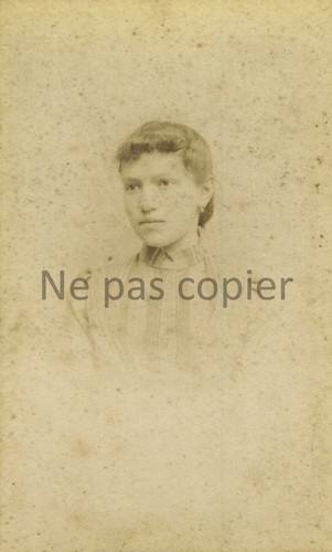 Portrait jeune femme vers - femme,