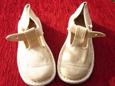 pour petit enfant paire de chaussures anciennes 1925-30 en toile