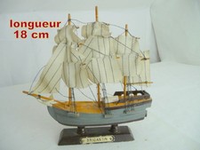 Maquette de bateau / Voilier 3 mats BOIS "brigantin" l: 18 cm- haut 19cm
